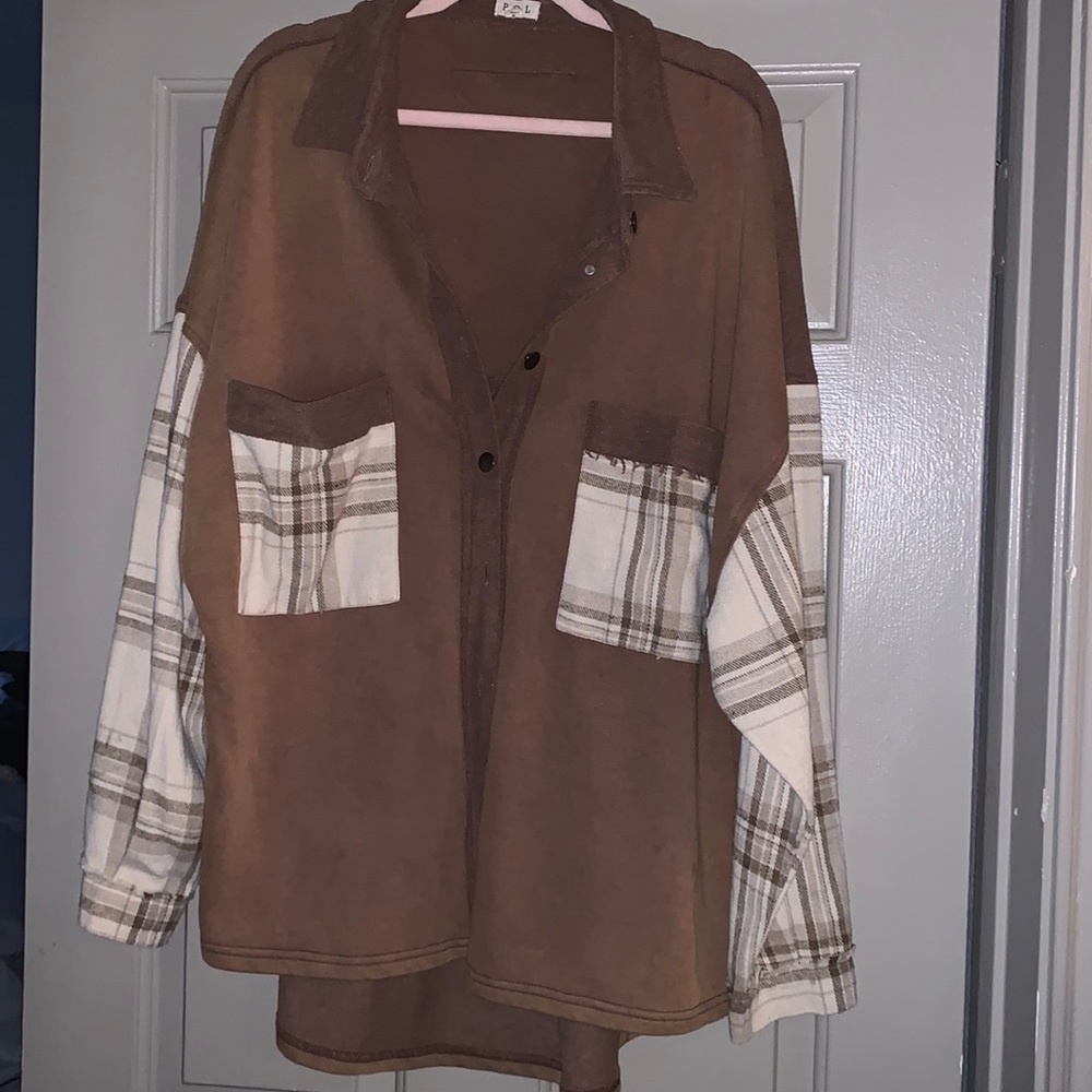 Pol shacket with plaid pocket and sleeves